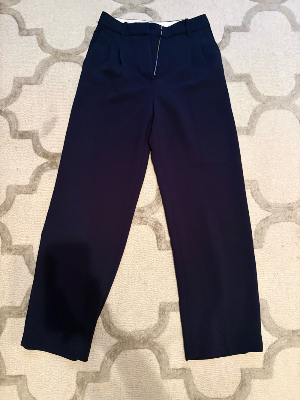 Aritzia Effortless Navy High-Rise Trousers size 6